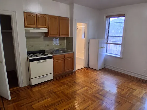 438 52nd Street image 1 of 6