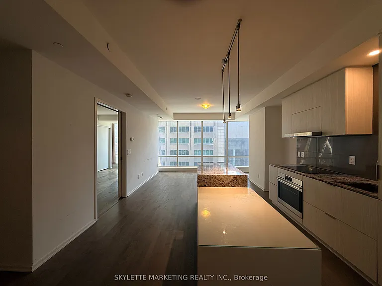 1 Bloor St E #422 — Photo 16