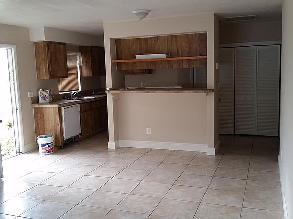 4th image of 1311 SE 8th Ave APT B