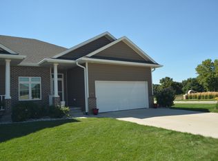 102 Brookline Trl, Dakota Dunes, SD 57049