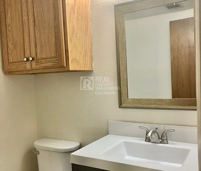 752 Oxford Ln — Photo 18