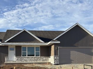 3019 Woodward Way, De Pere, WI 54115