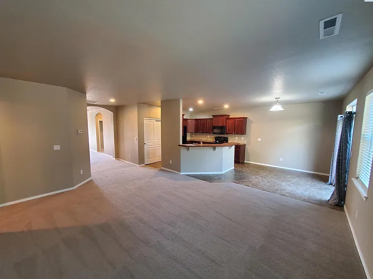 513 Jordan Ln — Photo 13