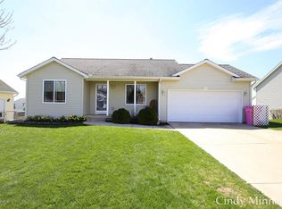 707 Sunset Hills Dr, Middleville, MI 49333