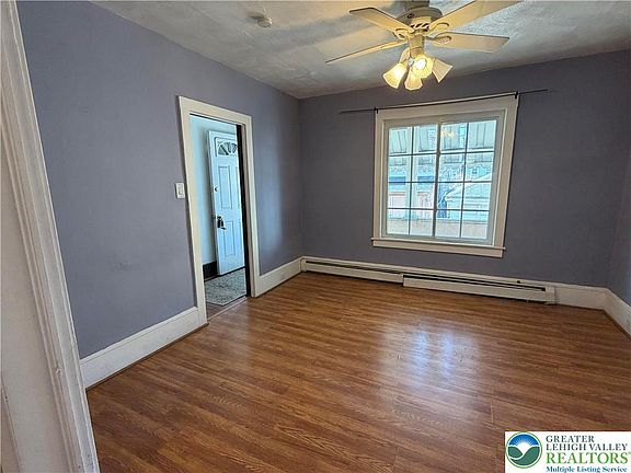 3rd image of 17 Oneil Ave