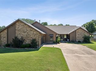 11800 Royal Coach Dr, Yukon, OK 73099