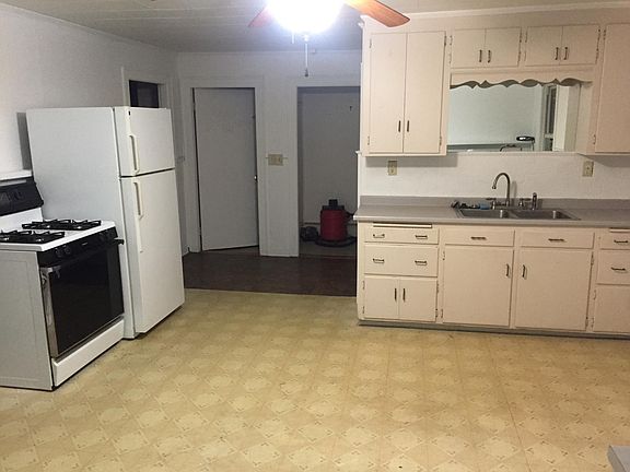3rd image of 202 Jefferson Ave #1
