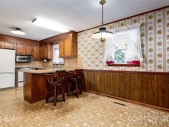 4th image of 1232 Brown Dr
