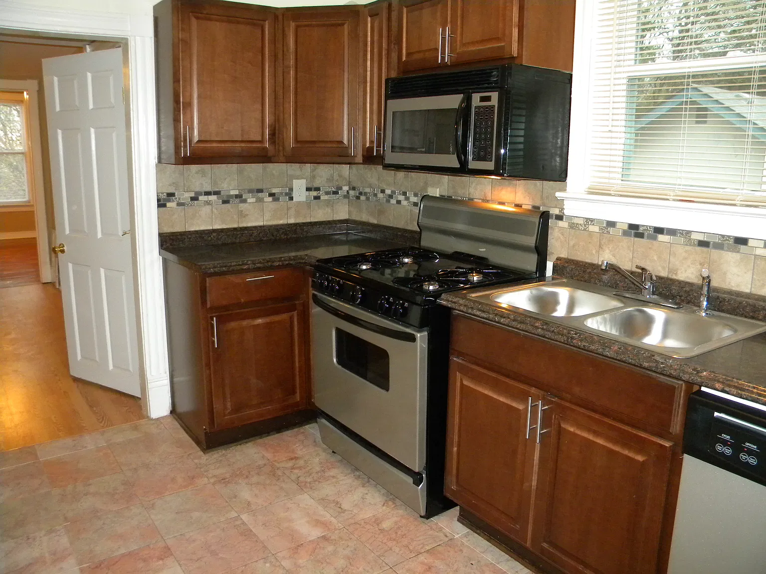 3 bed, $1,750 — Photo 3
