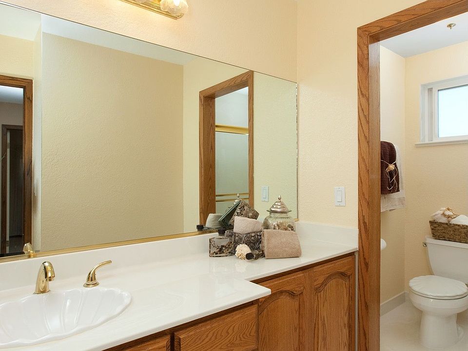 Full bathroom, upstairs