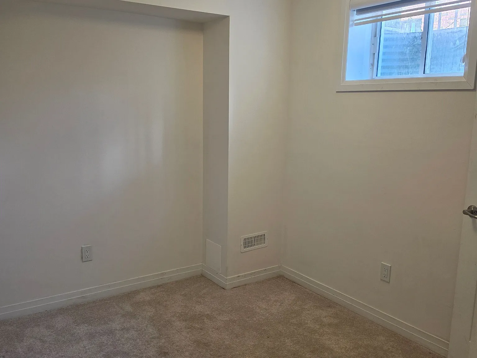 4 bed, $2,350 — Photo 4