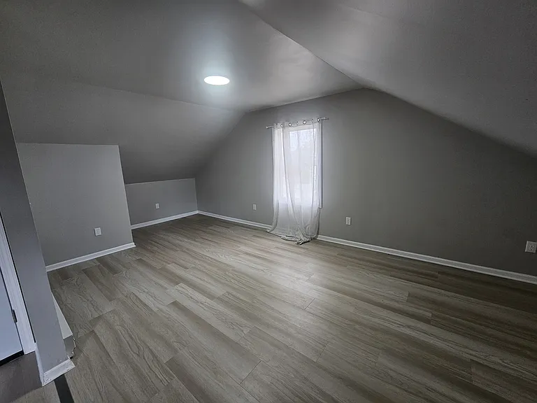 1122 Cedar St — Photo 4