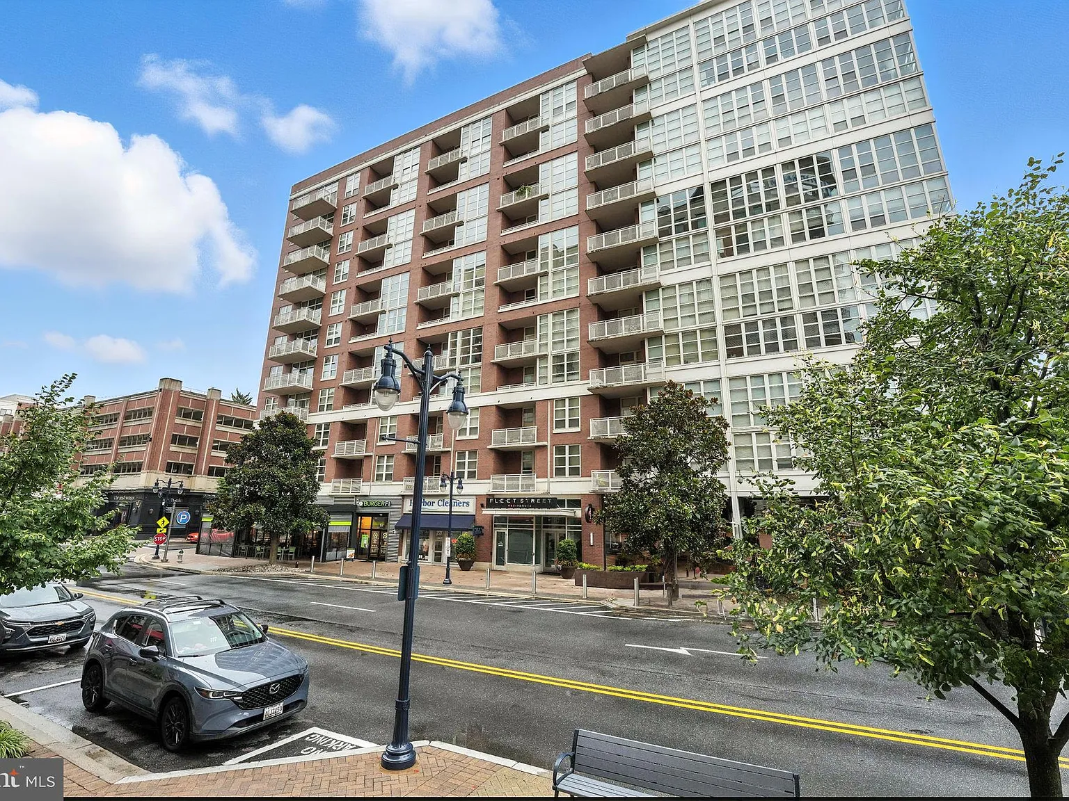 1 bed, 1.0 bath, 704 sqft, $2,500 — Photo 1