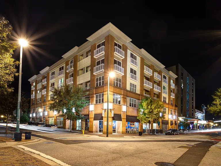 Metro On Granby Apartments — Photo 58