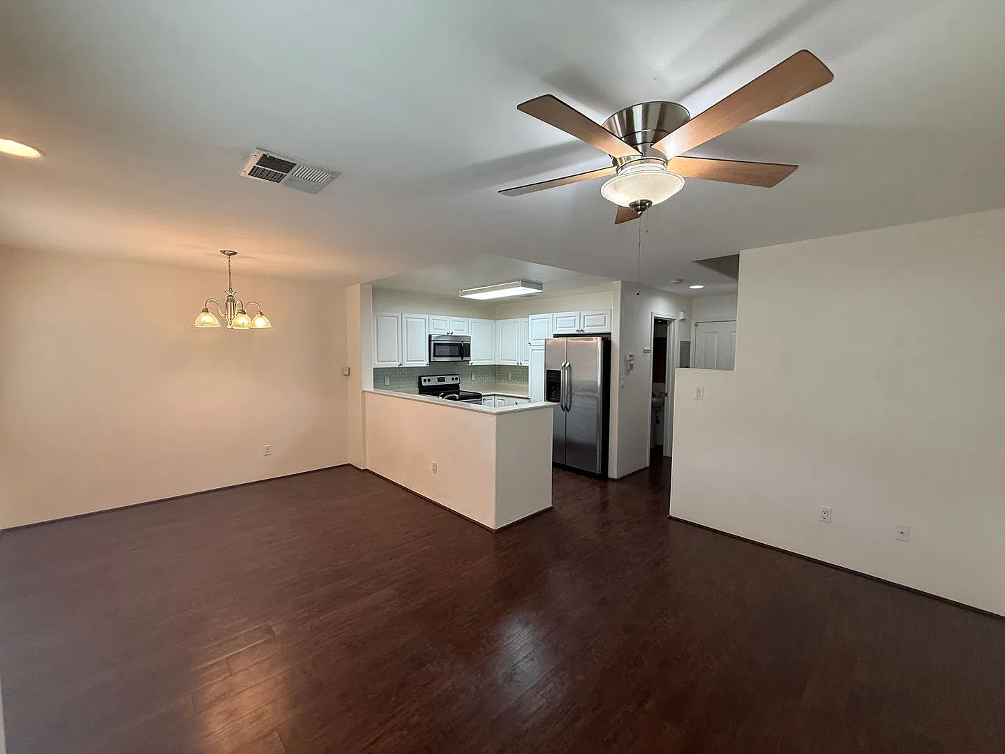 3 bed/2.5 bath townhouse w/Garage in Spinnaker at Ocean Pointe — Photo 4