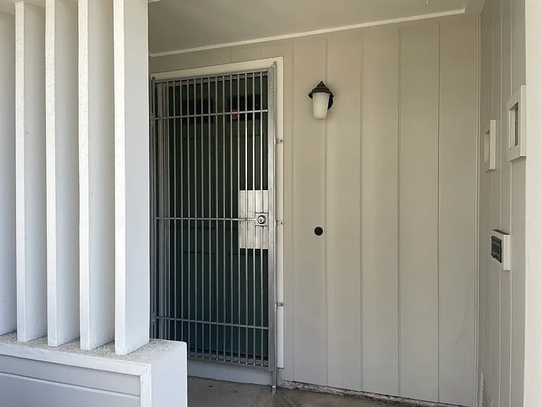 100 Glenview Dr — Photo 2