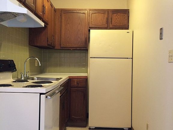4th image of 1566 Coventry St APT 2