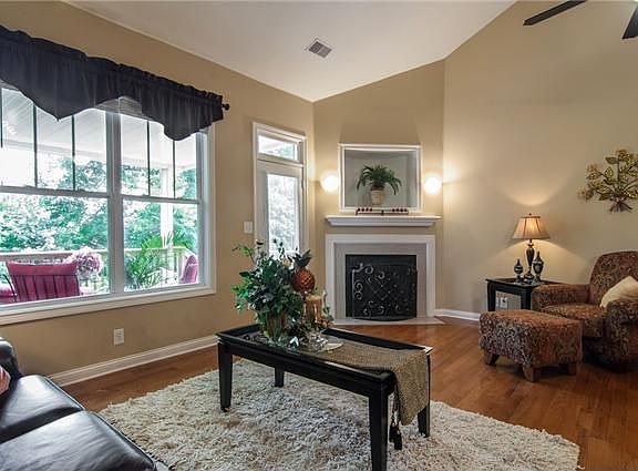 5th image of 100 Annalise Dr