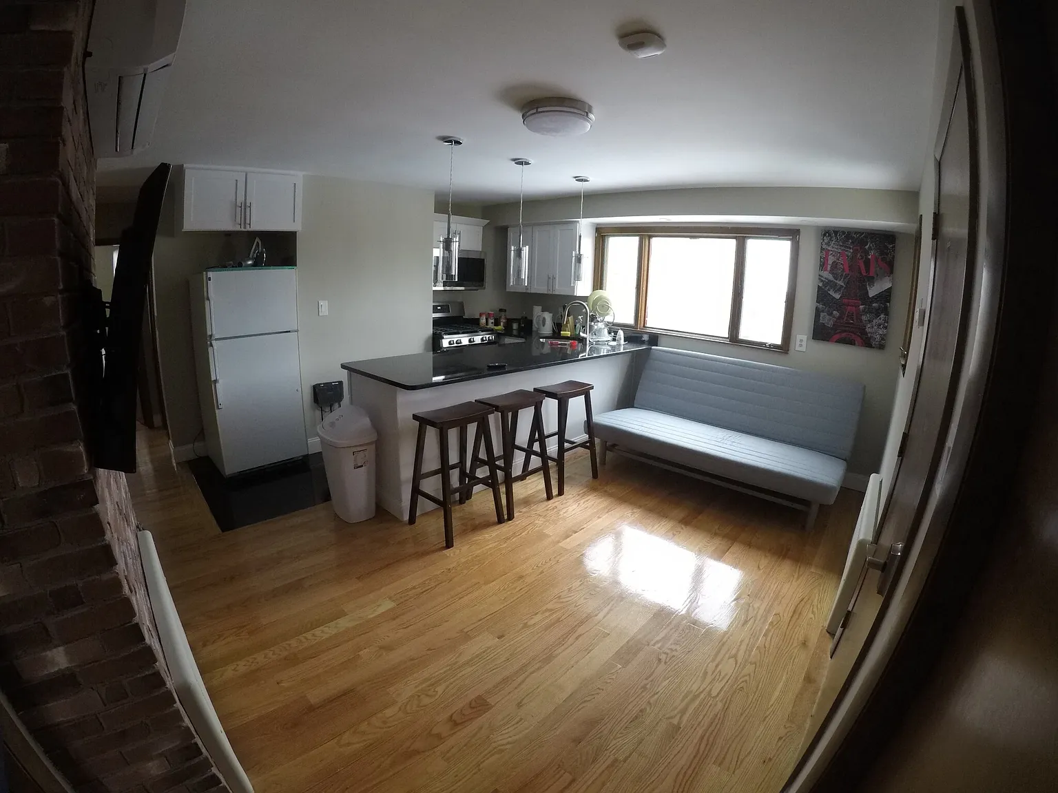 3 bed, 2.0 bath, 1000 sqft, $4,500 — Photo 2