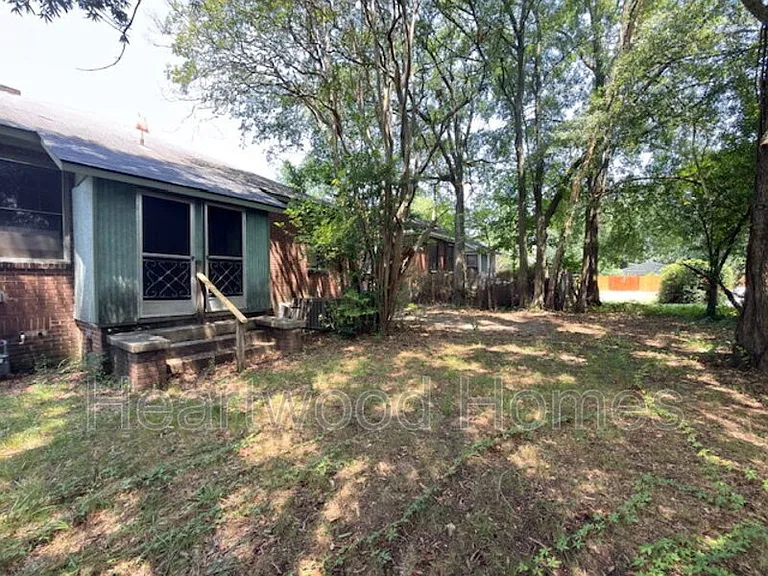 1408 Victoria St — Photo 29