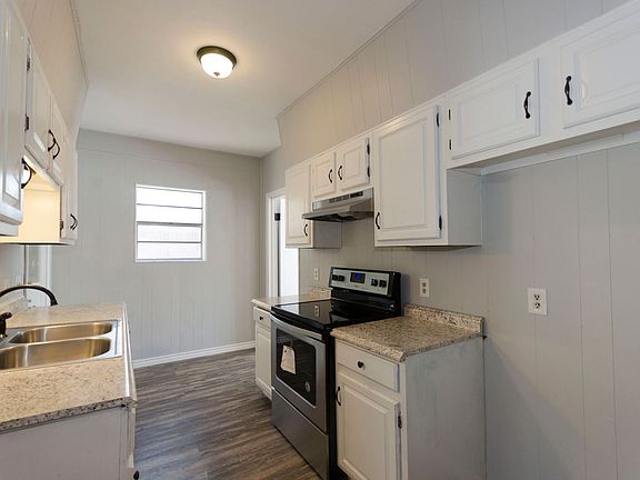3rd image of 605 Pulliam St