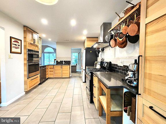 2nd image of 15 Laurel Cir