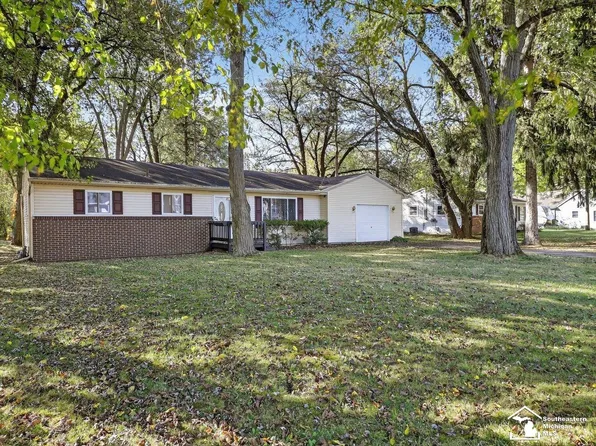 2585 Hasen Dr, Lambertville, MI 48144