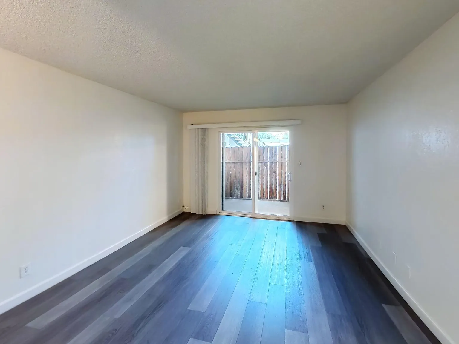 2 bed, 875 sqft, $1,400 — Photo 3