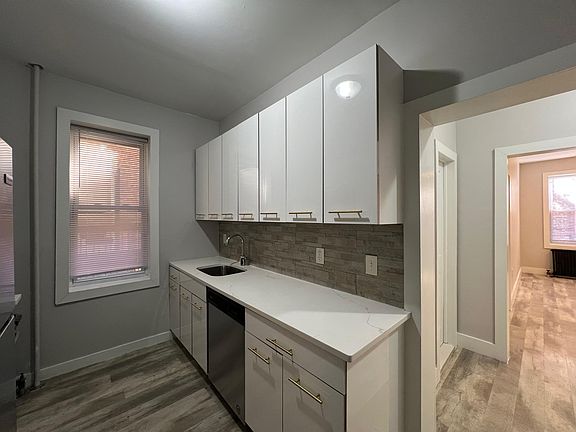 3rd image of 121 Roosevelt Ave #4E