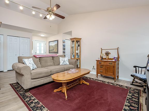 5th image of 3470 Woodbridge Ln