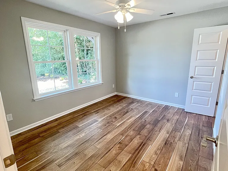 208 Power Ave #B — Photo 6