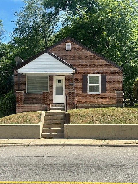 1st image of 557 3rd Ave