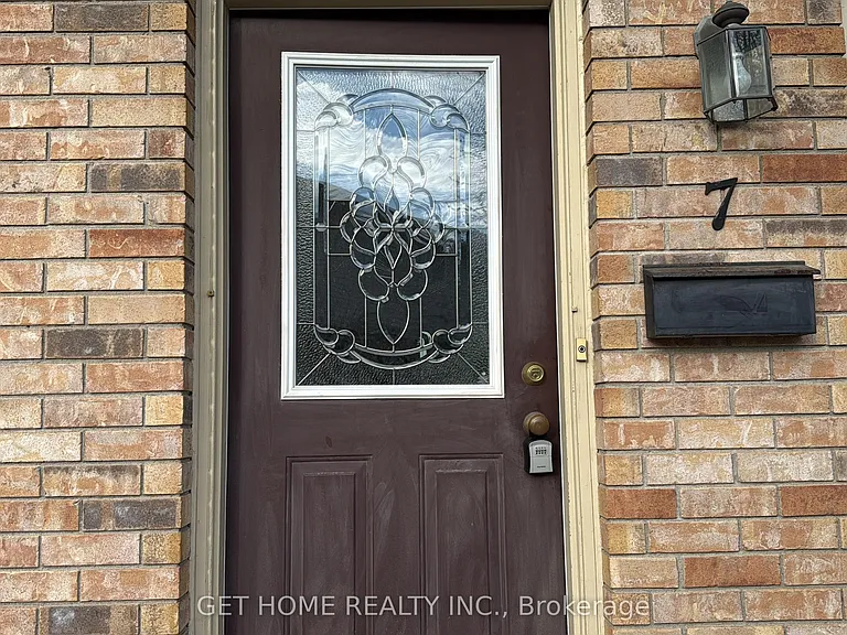 40 Burslem St #7 — Photo 2