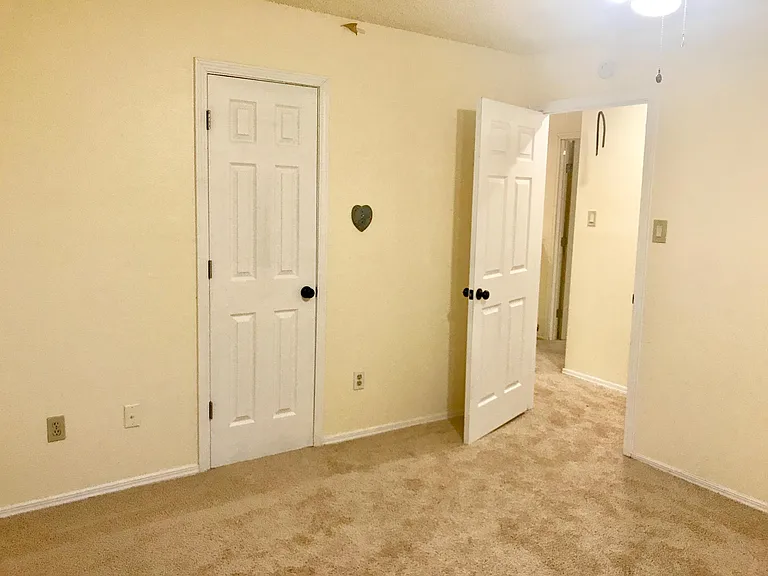 903 Ashmount Ln — Photo 23