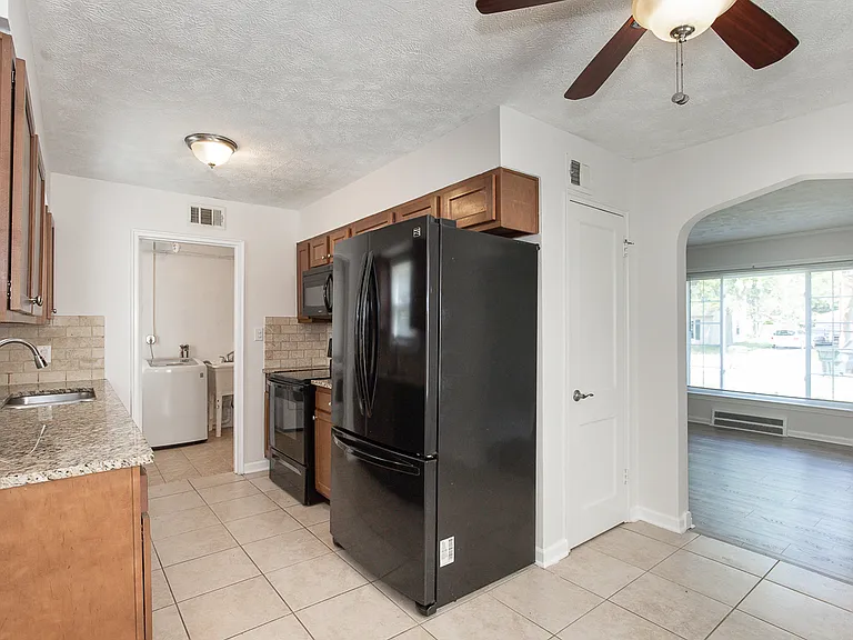 21350 Priday Ave — Photo 7