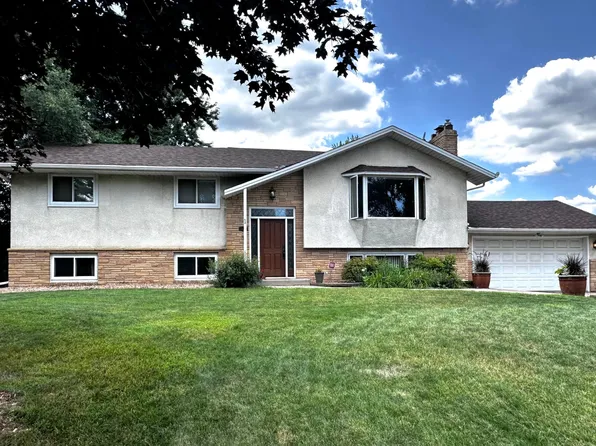 1967 McMenemy St, Saint Paul, MN 55117