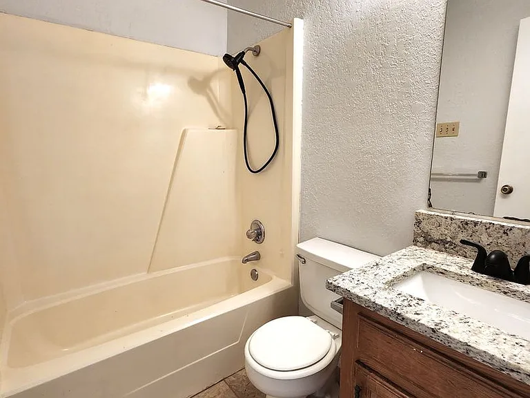 2202 Bolivar St — Photo 20