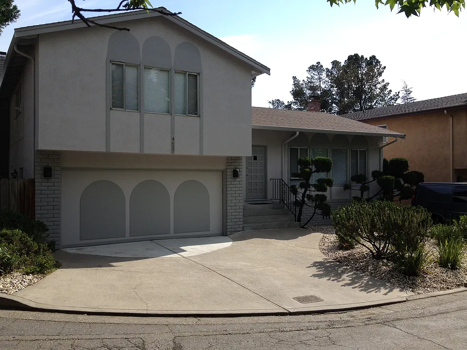 4657 Hillside Pl