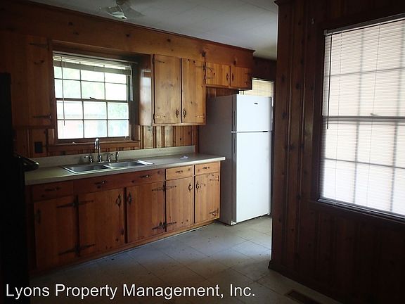 5th image of 113 E Moore St