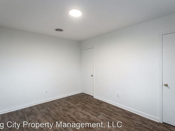 3rd image of 873 N Chamberlain Ave