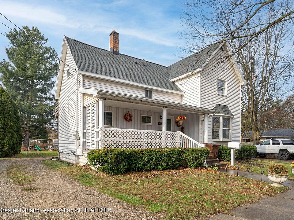 2nd image of 612 Pleasant St