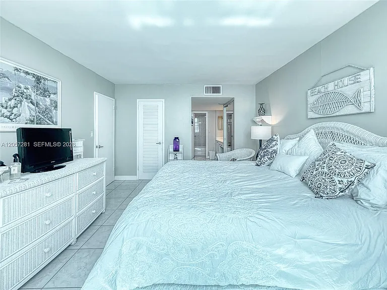 5701 Collins Ave #1508 — Photo 10