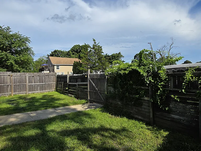 50-56 Bayville Ave #5 — Photo 12