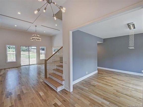 4th image of 125 Pine Mist Dr