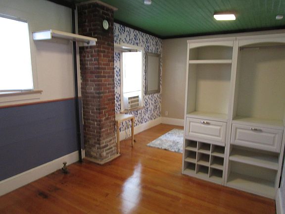 5th image of 469 Bridge St #A