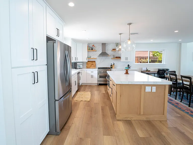 2858 Drake Ave — Photo 6