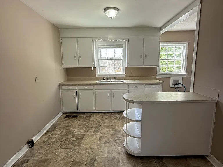 4716 Court M — Photo 4