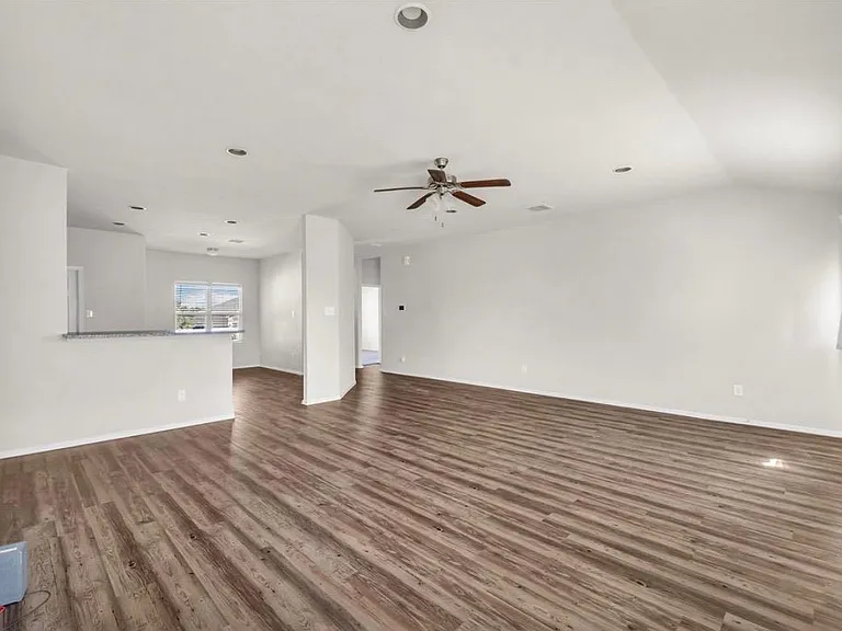 322 Franchi Way — Photo 6