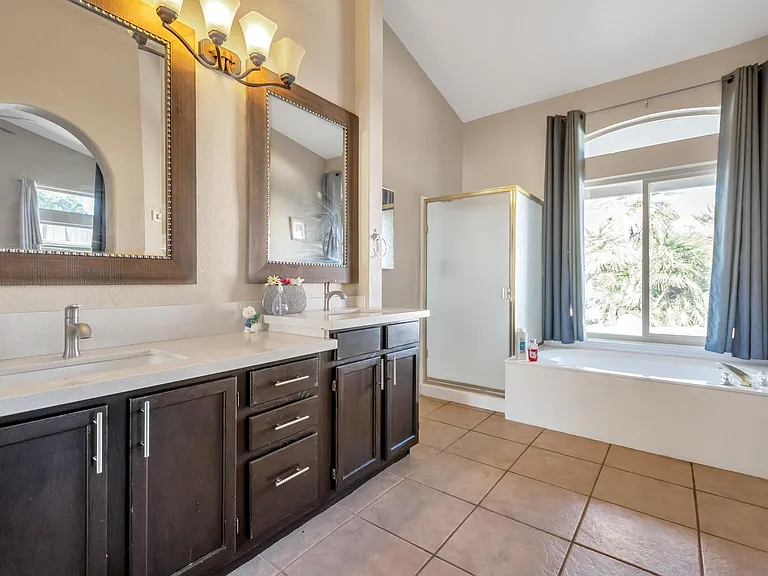 2072 W Harrison St — Photo 12