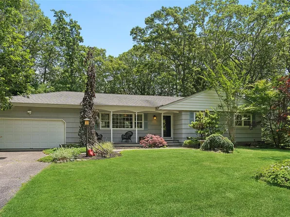 70 Sunny Line Drive, Calverton, NY 11933